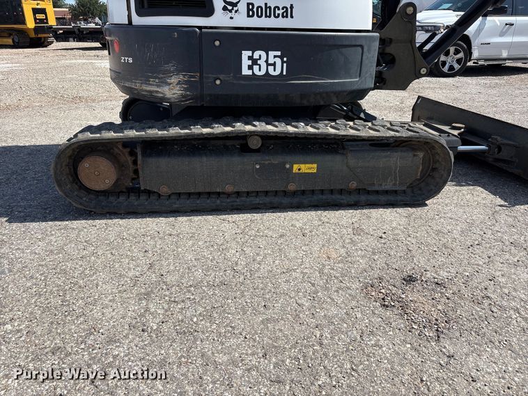 image for item FC2447 2015 Bobcat E35I mini excavator