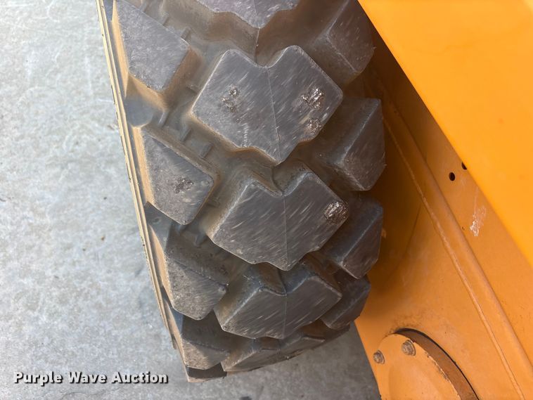 image for item FC2454 2000 Case 1840 skid steer loader