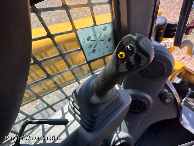 image for item FC2455 2022 Caterpillar 259D3 tracked skid steer loader