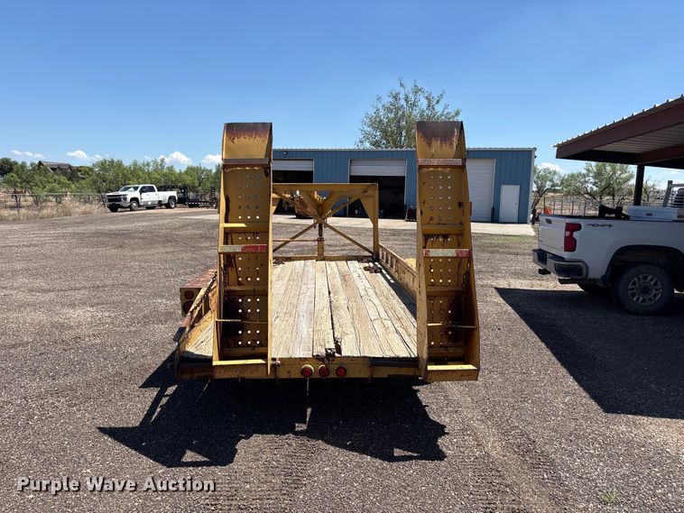 image for item FC2461 2001 Belshe Industries WB-12 equipment trailer