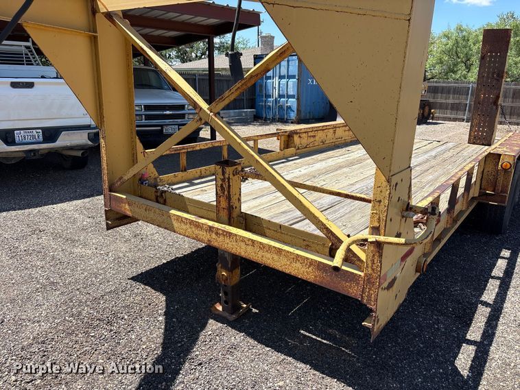 image for item FC2461 2001 Belshe Industries WB-12 equipment trailer
