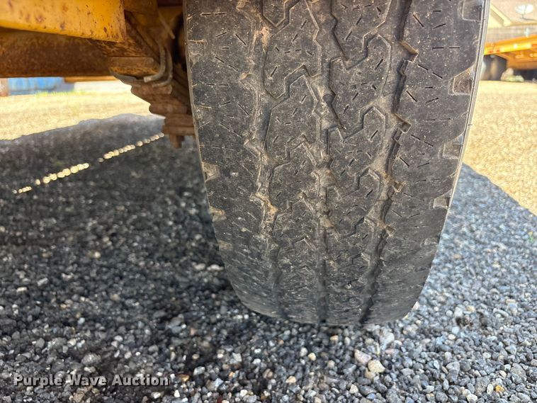 image for item FC2461 2001 Belshe Industries WB-12 equipment trailer