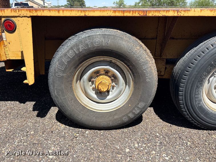 image for item FC2461 2001 Belshe Industries WB-12 equipment trailer