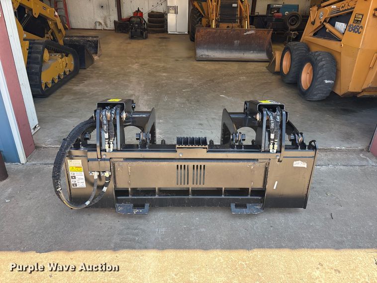 image for item FC2462 2022 Caterpillar skid steer grapple bucket