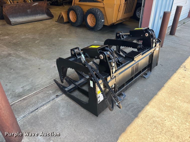 image for item FC2462 2022 Caterpillar skid steer grapple bucket