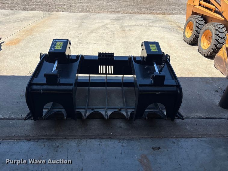 image for item FC2462 2022 Caterpillar skid steer grapple bucket