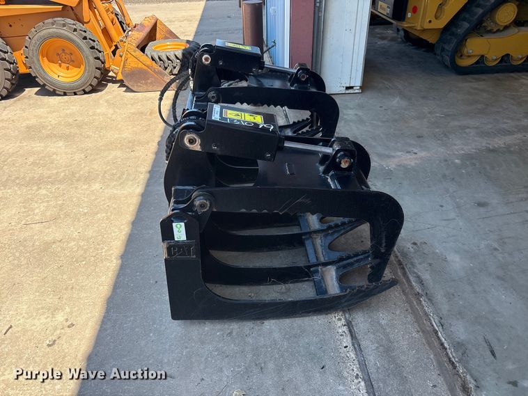 image for item FC2462 2022 Caterpillar skid steer grapple bucket
