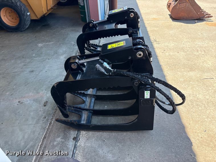 image for item FC2462 2022 Caterpillar skid steer grapple bucket