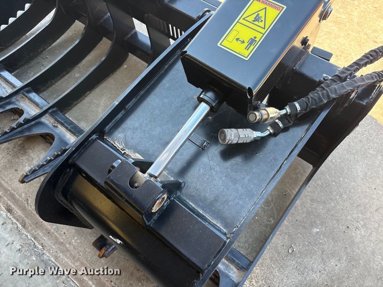 image for item FC2462 2022 Caterpillar skid steer grapple bucket
