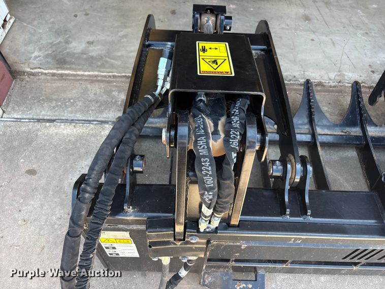 image for item FC2462 2022 Caterpillar skid steer grapple bucket