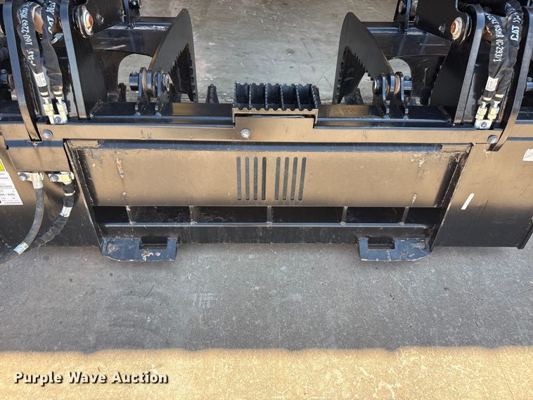 image for item FC2462 2022 Caterpillar skid steer grapple bucket