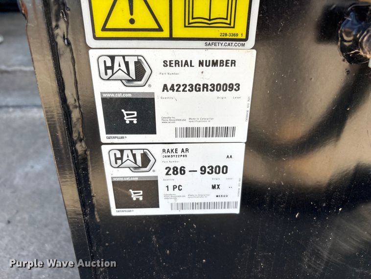 image for item FC2462 2022 Caterpillar skid steer grapple bucket