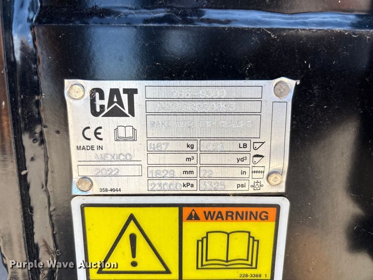 image for item FC2462 2022 Caterpillar skid steer grapple bucket