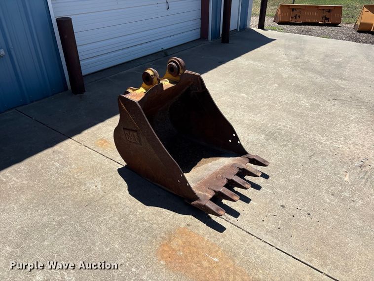 image for item FC2465 Caterpillar excavator bucket