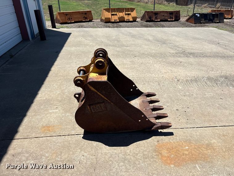 image for item FC2465 Caterpillar excavator bucket