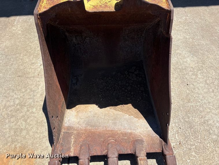 image for item FC2465 Caterpillar excavator bucket