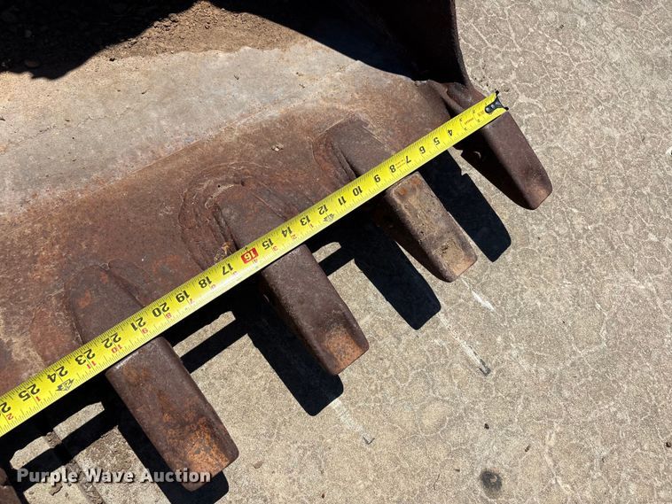 image for item FC2465 Caterpillar excavator bucket