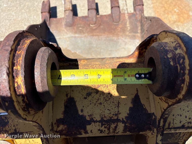 image for item FC2465 Caterpillar excavator bucket