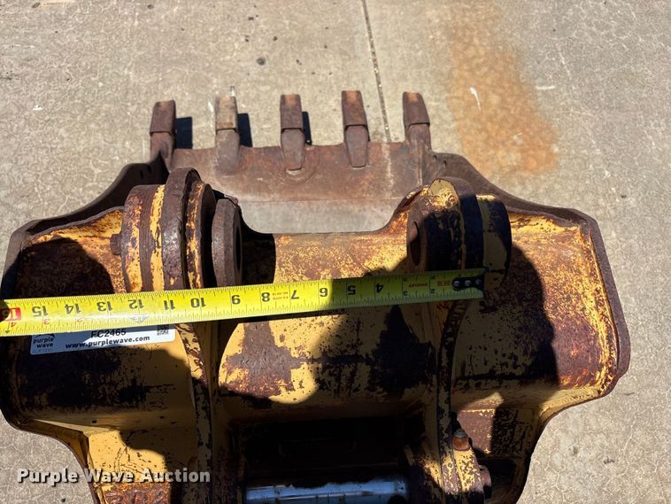 image for item FC2465 Caterpillar excavator bucket