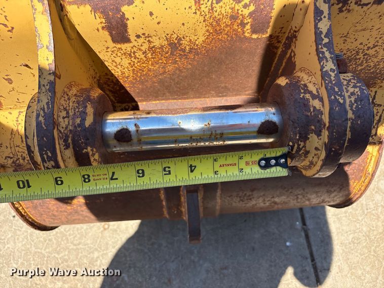 image for item FC2465 Caterpillar excavator bucket