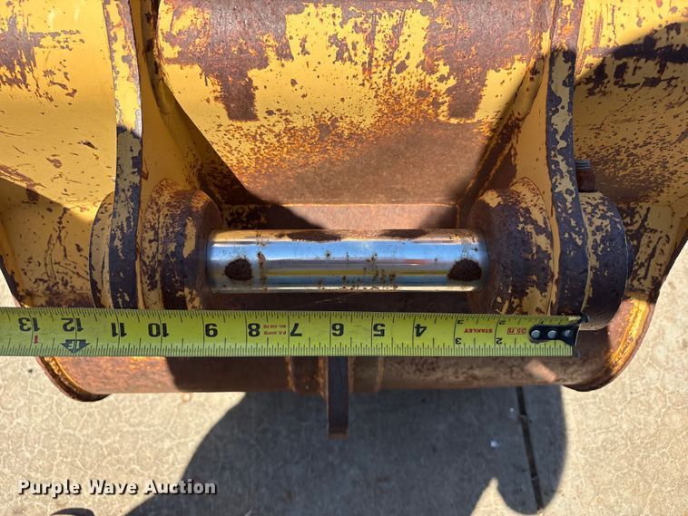 image for item FC2465 Caterpillar excavator bucket