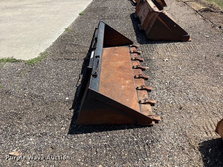 image for item FC2466 Cat skid steer bucket