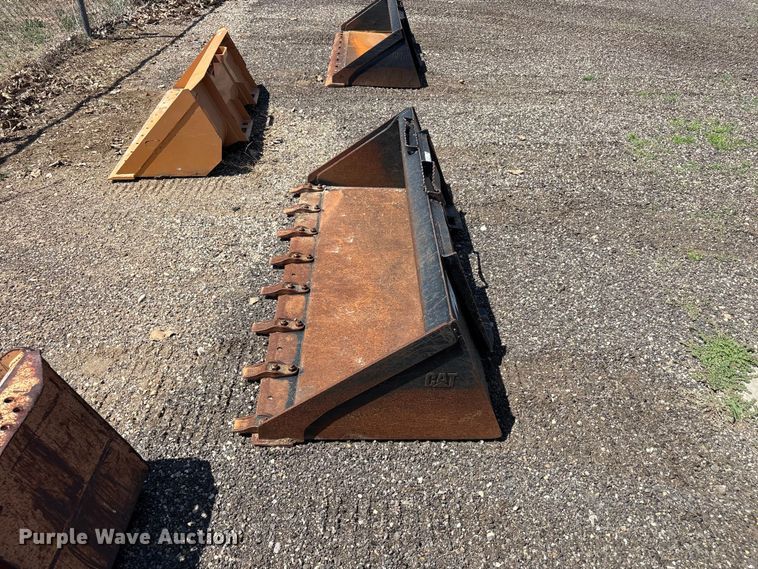 image for item FC2466 Cat skid steer bucket