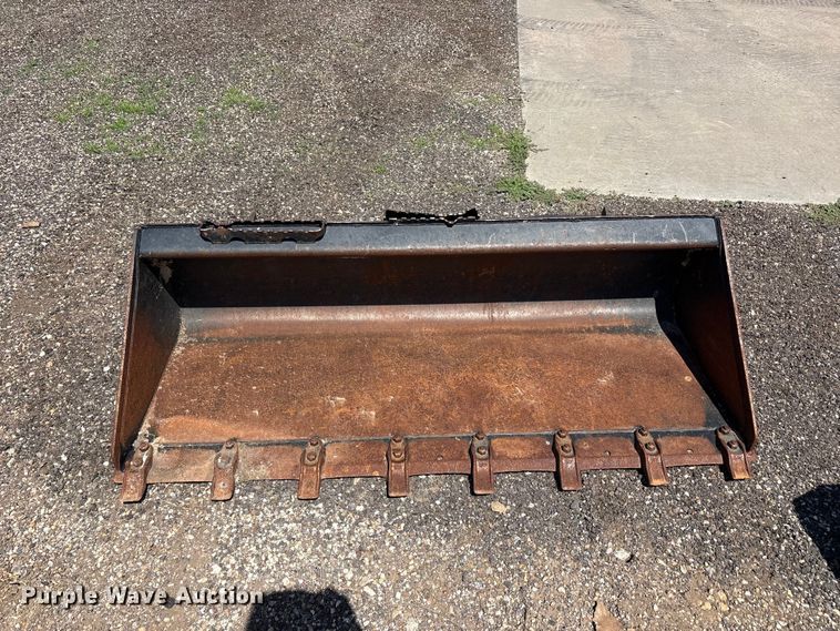 image for item FC2466 Cat skid steer bucket