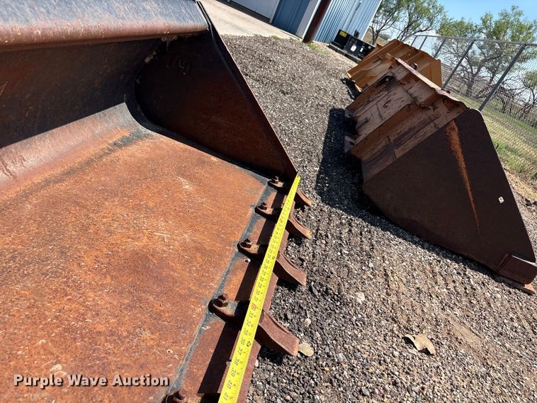 image for item FC2466 Cat skid steer bucket