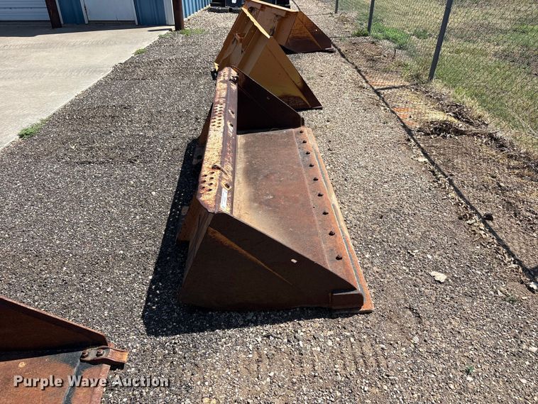 image for item FC2467 Case skid steer bucket