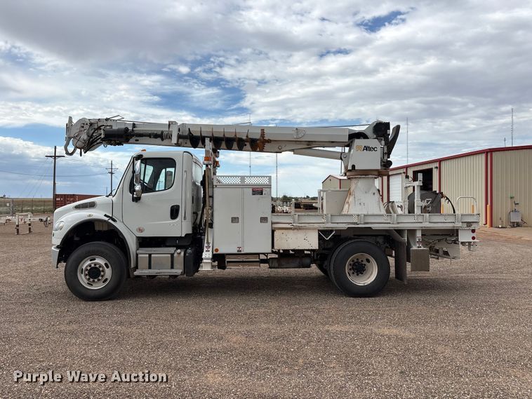 image for item FC2475 2013 Freightliner Business Class M2 digger derrick truck