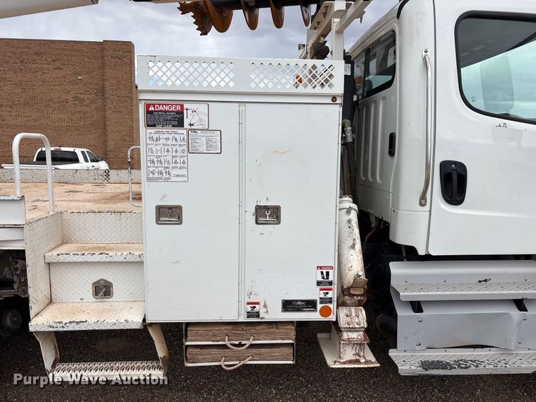 image for item FC2475 2013 Freightliner Business Class M2 digger derrick truck
