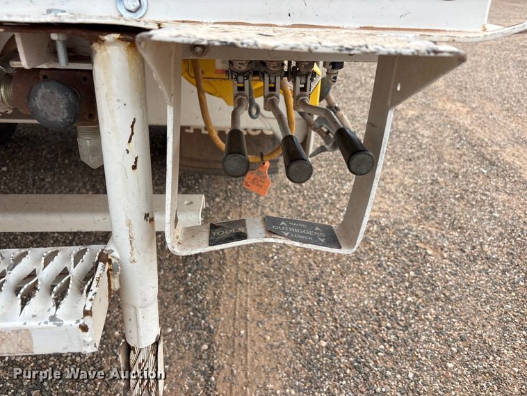 image for item FC2475 2013 Freightliner Business Class M2 digger derrick truck