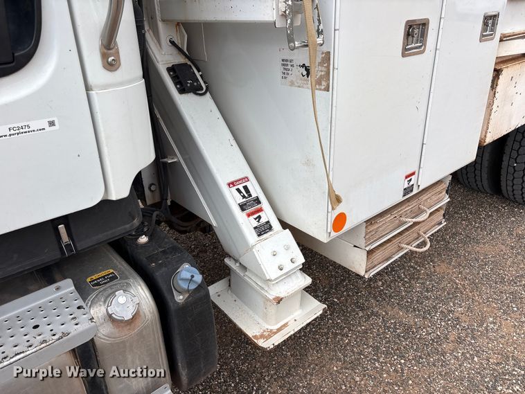image for item FC2475 2013 Freightliner Business Class M2 digger derrick truck