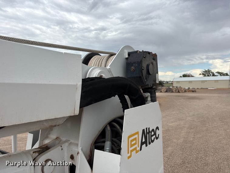 image for item FC2475 2013 Freightliner Business Class M2 digger derrick truck
