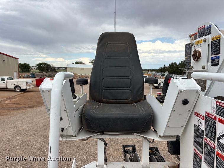 image for item FC2475 2013 Freightliner Business Class M2 digger derrick truck
