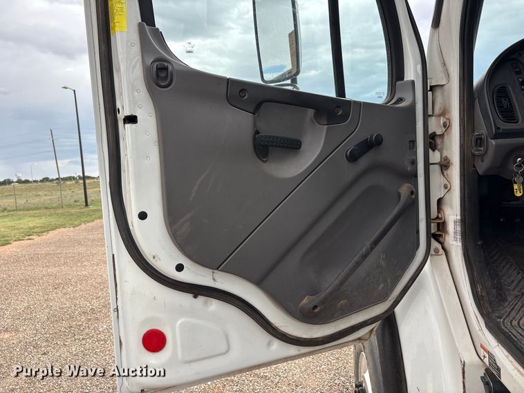 image for item FC2475 2013 Freightliner Business Class M2 digger derrick truck