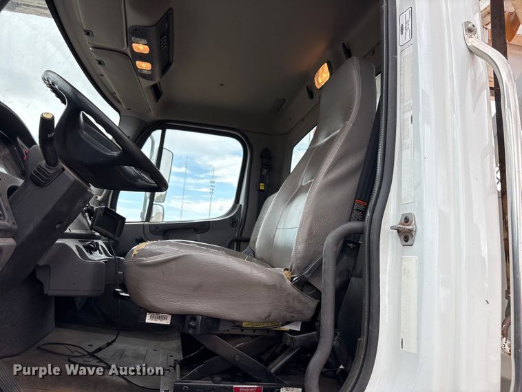 image for item FC2475 2013 Freightliner Business Class M2 digger derrick truck