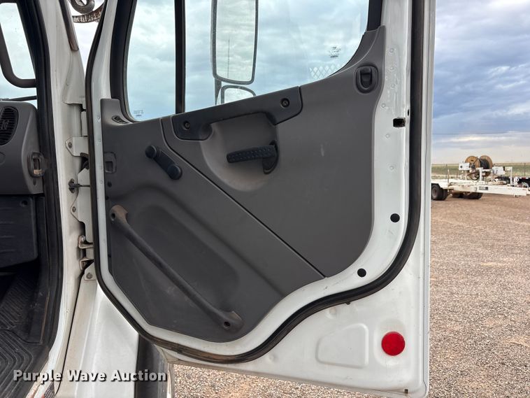 image for item FC2475 2013 Freightliner Business Class M2 digger derrick truck