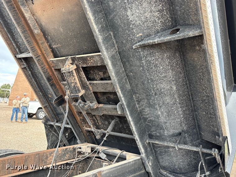 image for item FC2476 1999 International 9100 dump truck