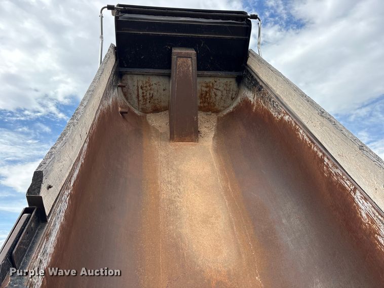 image for item FC2476 1999 International 9100 dump truck