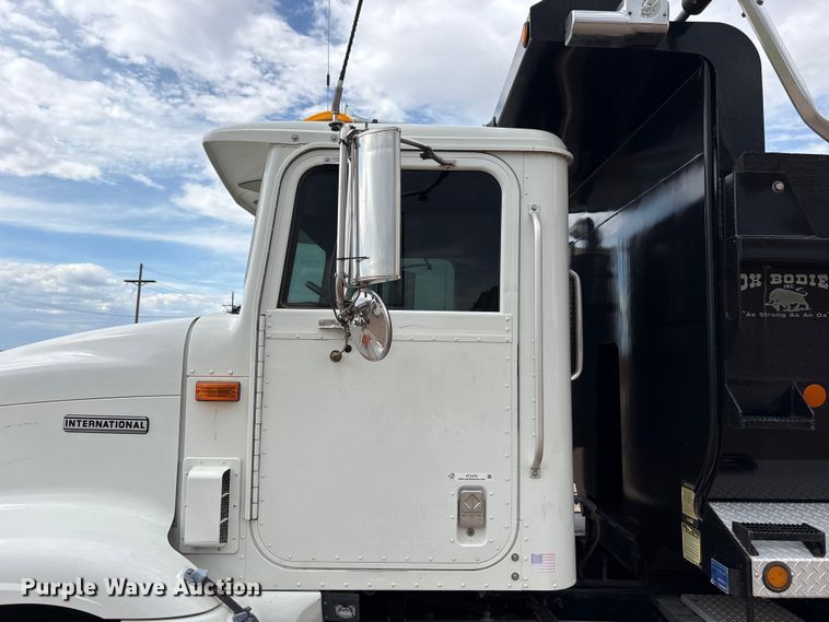 image for item FC2476 1999 International 9100 dump truck