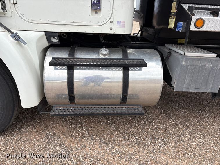 image for item FC2476 1999 International 9100 dump truck