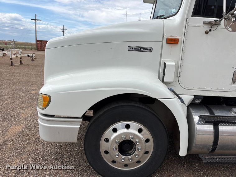 image for item FC2476 1999 International 9100 dump truck