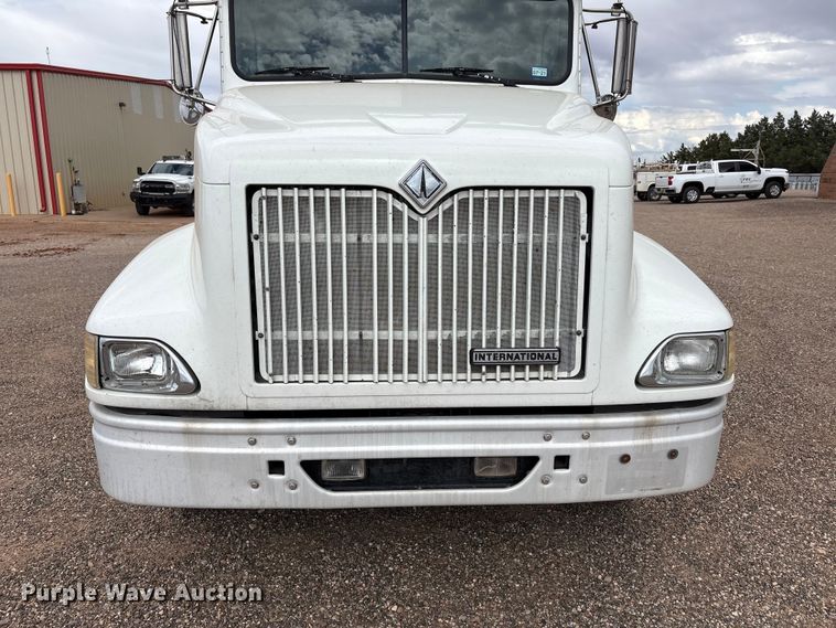image for item FC2476 1999 International 9100 dump truck