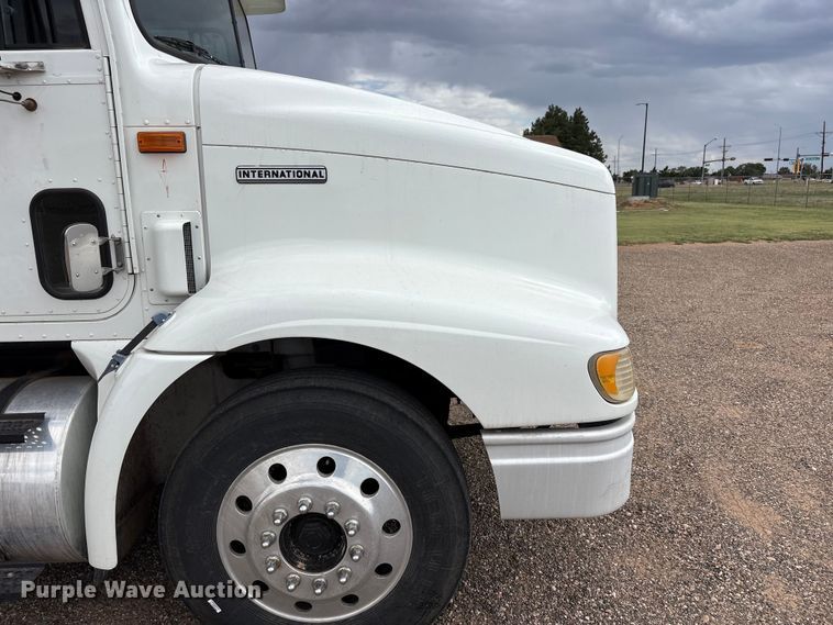 image for item FC2476 1999 International 9100 dump truck