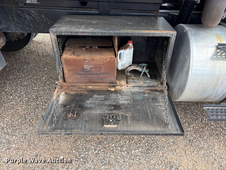 image for item FC2476 1999 International 9100 dump truck