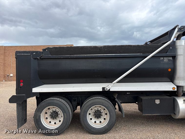 image for item FC2476 1999 International 9100 dump truck