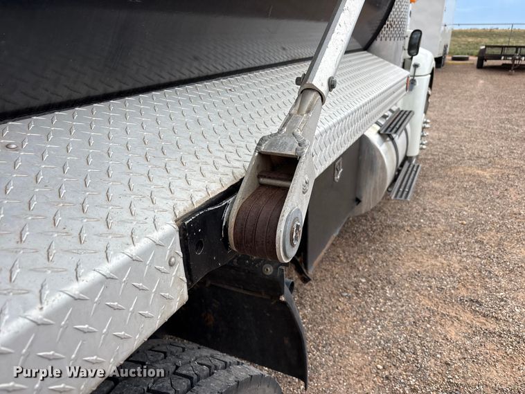 image for item FC2476 1999 International 9100 dump truck