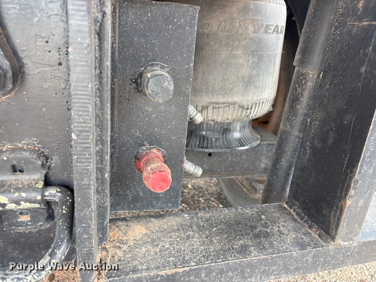 image for item FC2476 1999 International 9100 dump truck